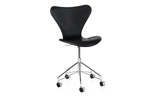 Series 7 Full Upholstery Swivel Chair by Fritz Hansen - Chrome Powder Coated Steel, Leather Category 3.