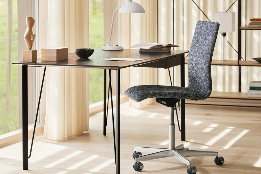 FH3605 Desk by Fritz Hansen, showing FH3605 desk in live shot.