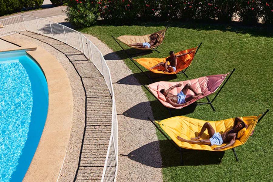 Headdemock Deluxe Hammock by Fatboy, showing headdemock deluxe hammock in live shot.
