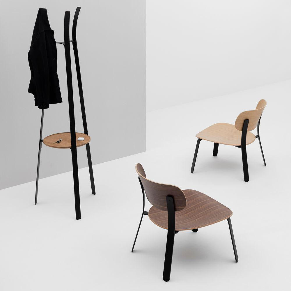 Springback Minimalist Lounge Chair by NUANS