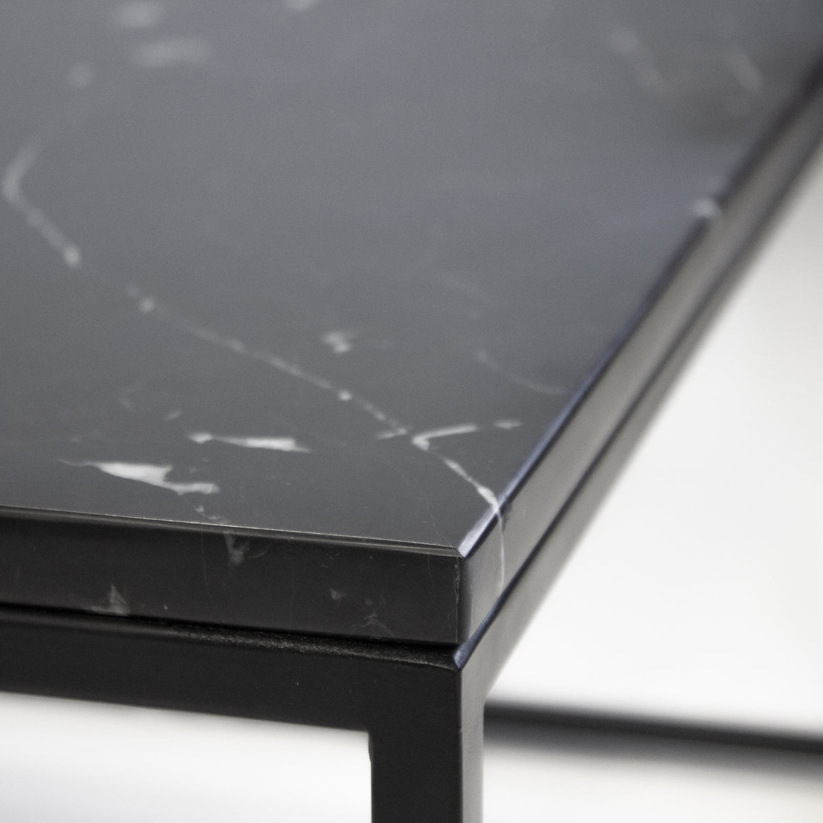 Onix End Table by Mobital, showing closeup view of onix end table.