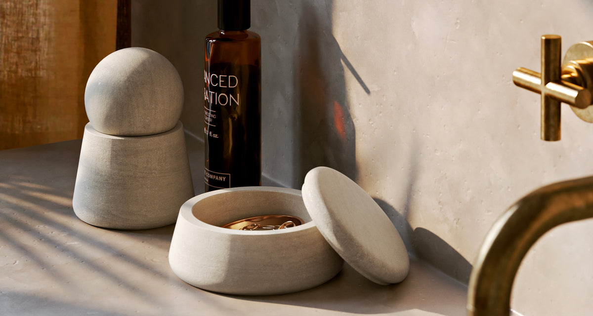 Serene Jar by Woud, showing serene jar in live shot.