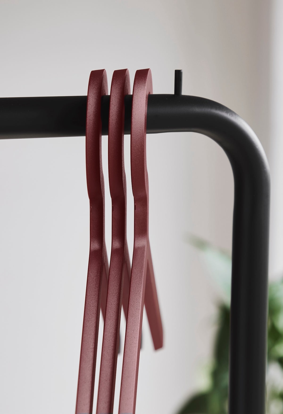 Illusion Hanger