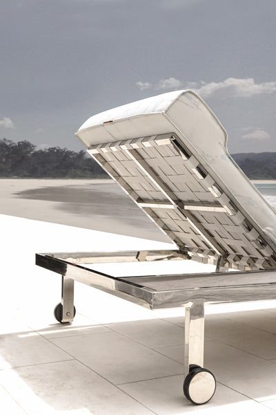 Albatross 316 Sunbed with Side Tray by Mamagreen, showing closeup view of albatross 316 sunbed with side tray in live shot.