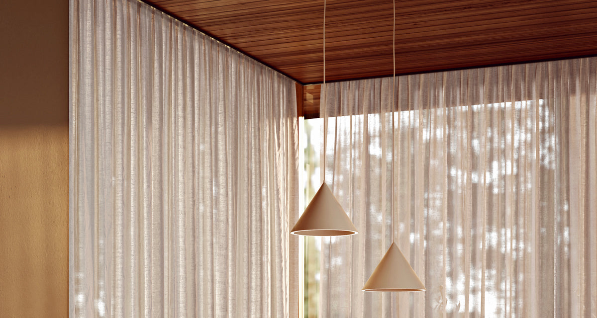 Annular Pendent by Woud, showing annular pendent in live shot.