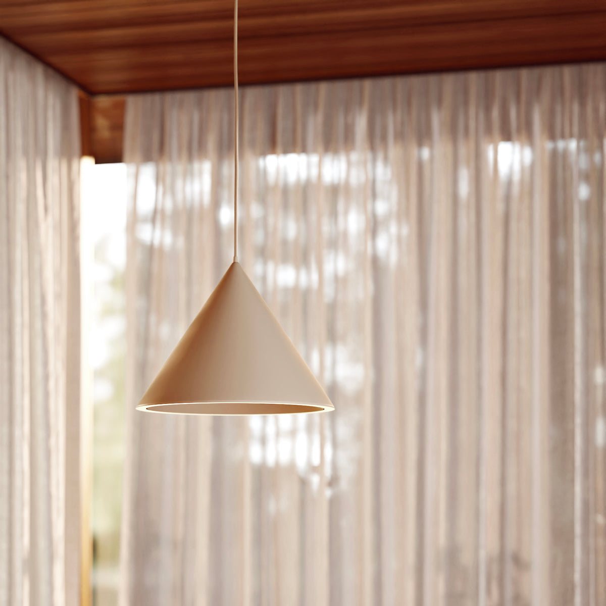 Annular Pendent by Woud, showing annular pendent in live shot.