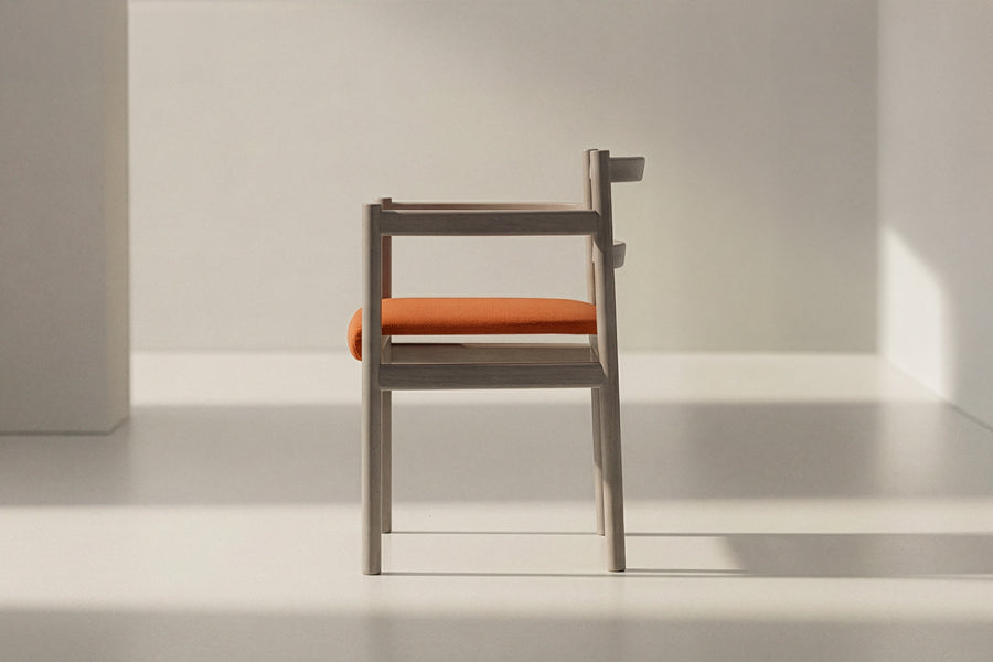 Another Chair by B&T, showing another chair in live shot.