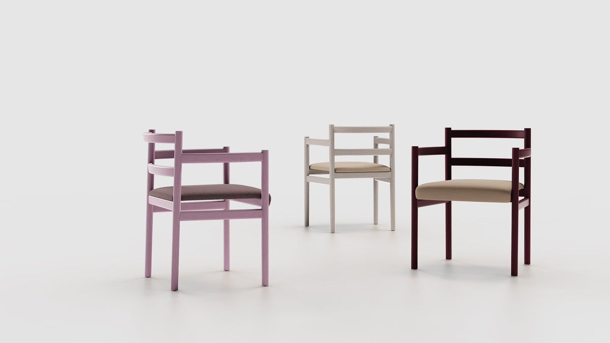 Another Chair by B&T, showing another chairs in live shot.