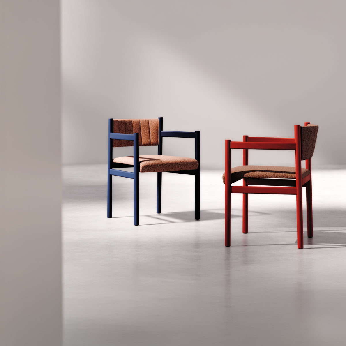 Another Chair by B&T, showing another chairs in live shot.