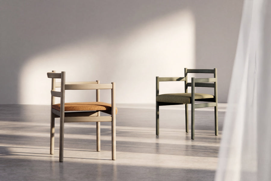 Another Chair by B&T, showing another chairs in live shot.