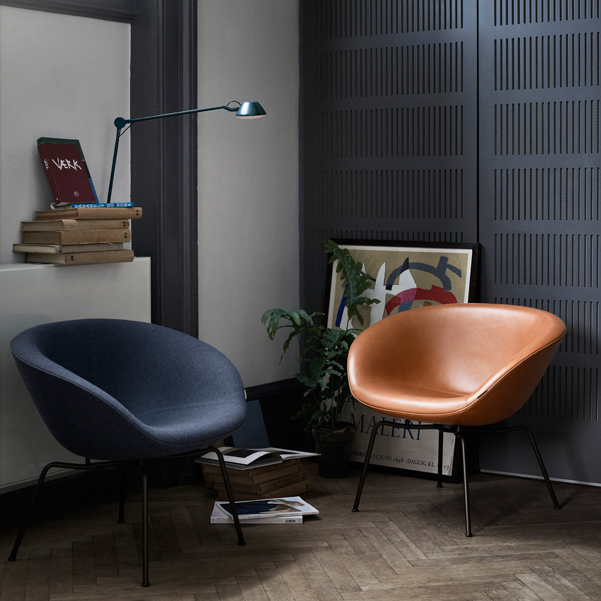 AQ01 Wall Lamp by Fritz Hansen, showing aq01 wall lamp in live shot.