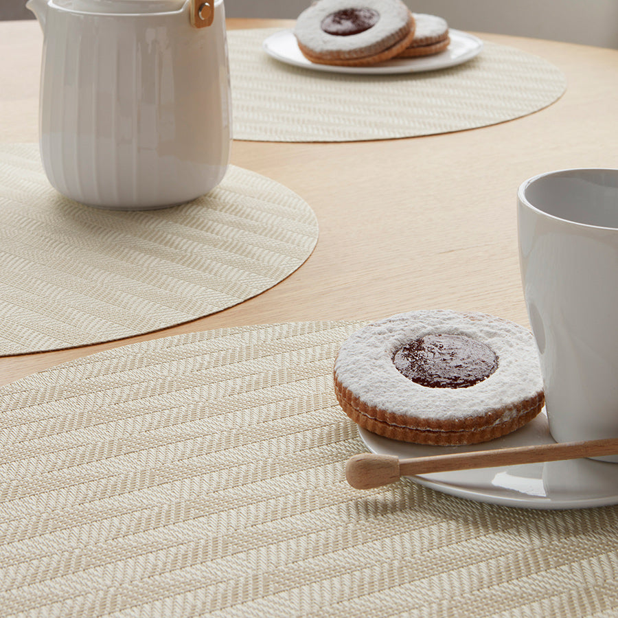 Arrow Placemat by Chilewich, showing arrow placemats in live shot.
