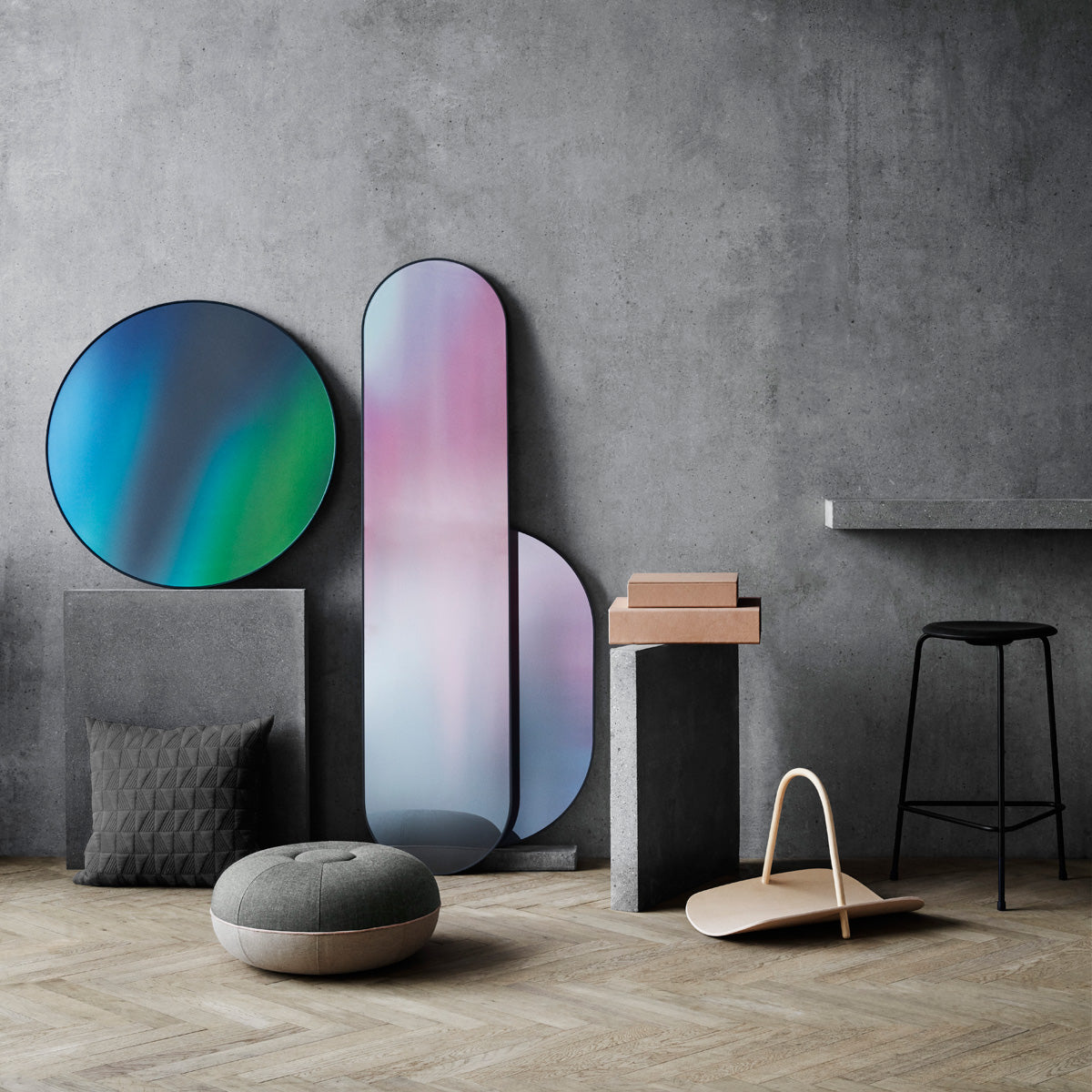 Basket by Fritz Hansen, showing basket in live shot.