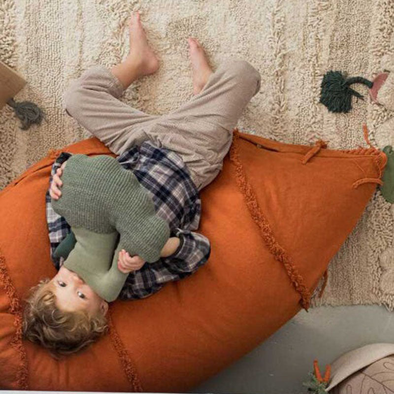 Oli&Carol Pouf by Lorena Canals, showing oli&carol pouf in live shot.