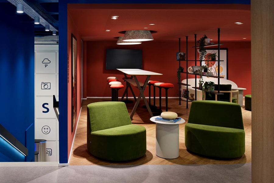 Bold Mobile Lounge Chair by B&T, showing bold mobile lounge chairs in live shot.