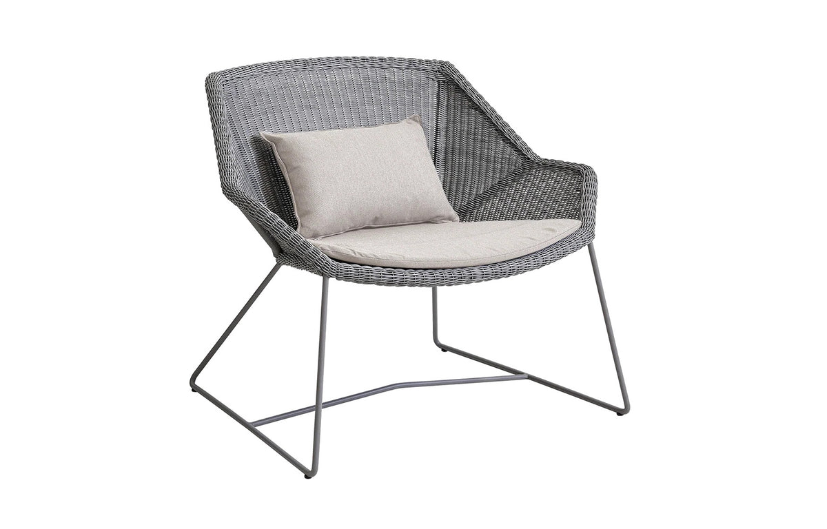 Breeze Lounge Chair by Cane-Line - Light Grey Fiber Weave, Sand Natte Cushion Set.