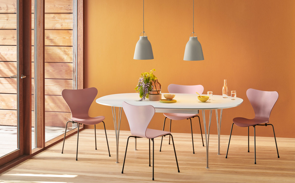 Caravaggio Pendant by Fritz Hansen, showing caravaggio pendants in live shot.