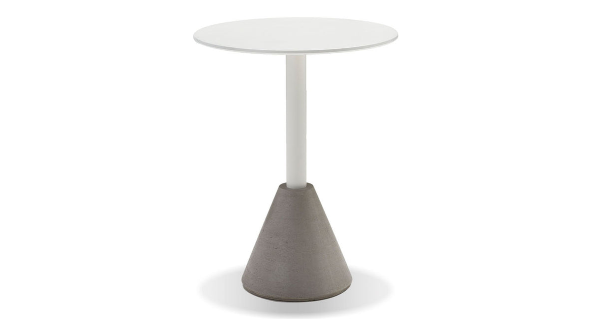 Cayo Dining Table by Mobital, showing front view of cayo dining table.