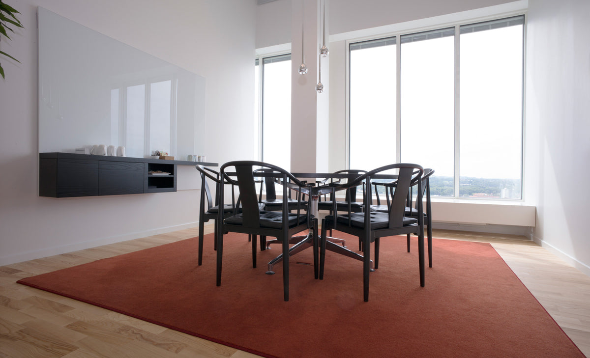 China Chair by Fritz Hansen, showing china chairs in live shot.