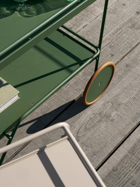 Click Serving Cart by Houe, showing closeup view of click serving carts in live shot.