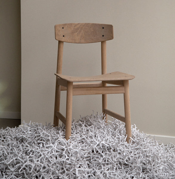 Conscious 3162 Chair by Mater, showing conscious 3162 chair in live shot.