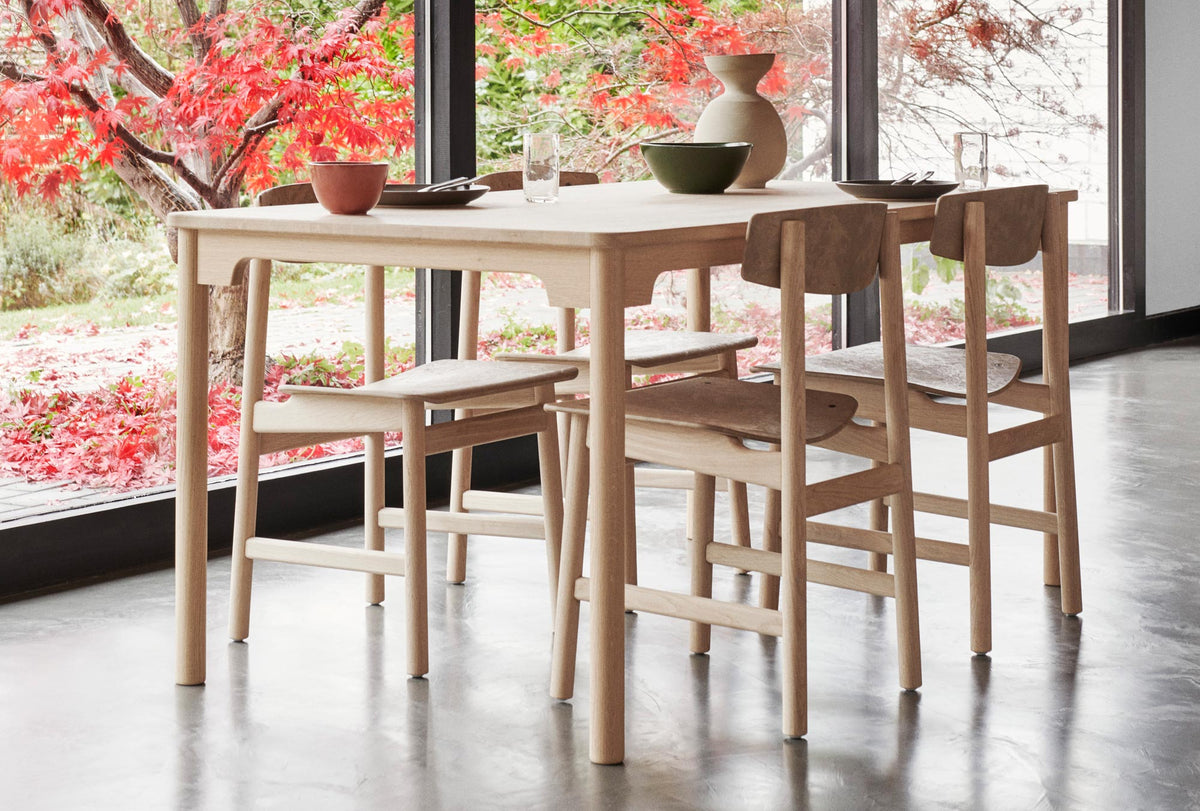 Conscious 3162 Chair by Mater, showing conscious 3162 chairs in live shot.