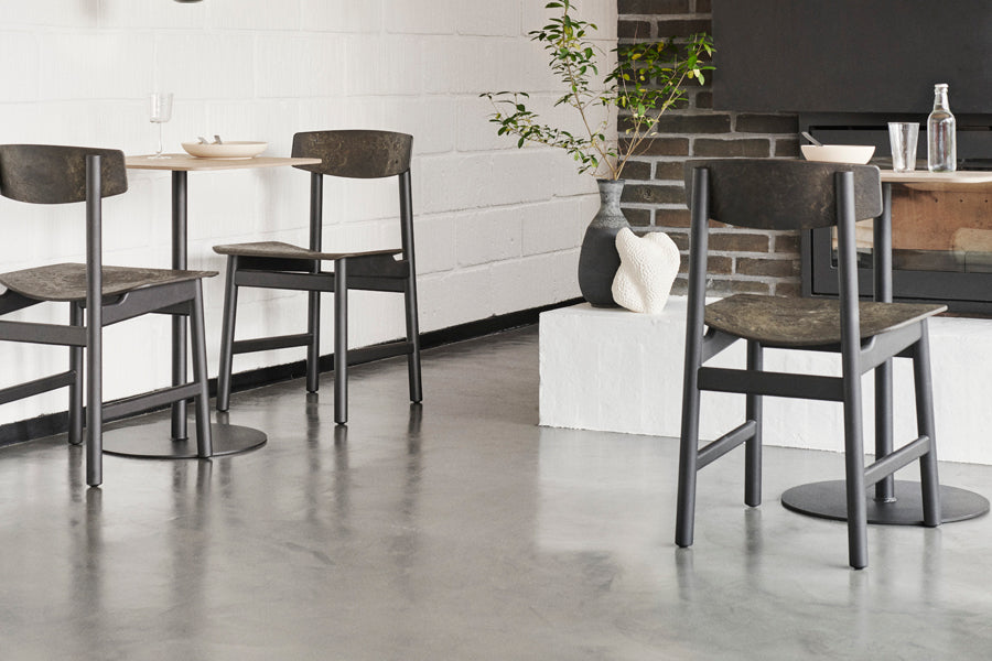 Conscious 3162 Chair by Mater, showing conscious 3162 chairs in live shot.