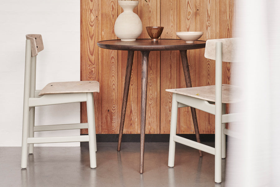 Conscious 3162 Chair by Mater, showing conscious 3162 chairs in live shot.