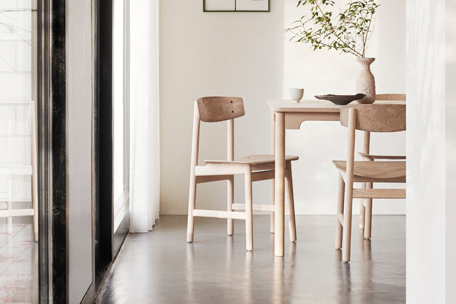 Conscious 3162 Chair by Mater, showing conscious 3162 chairs in live shot.