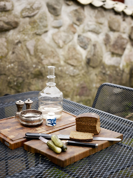 Dania Cutting Teak Board by Skagerak, showing cutting teak boards in live shot.