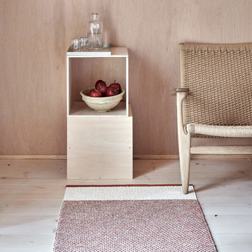 Edit Brick & Vanilla with Linen Metalic Rug by Pappelina, showing edit brick & vanilla with linen metalic rug in live shot.
