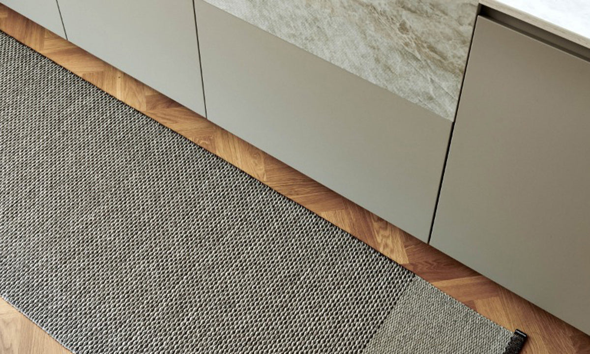 Edit Dark Brown & Dark Linen with Linen Metalic Rug by Pappelina, showing edit dark brown & dark linen with linen metalic rug in live shot.