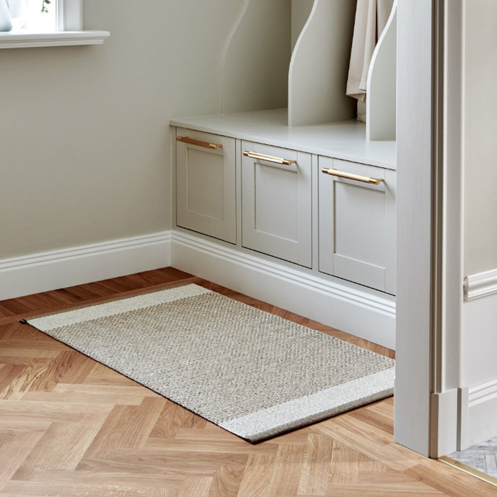 Edit Mud & Vanilla with Linen Metalic Rug by Pappelina, showing edit mud & vanilla with linen metalic rug in live shot.