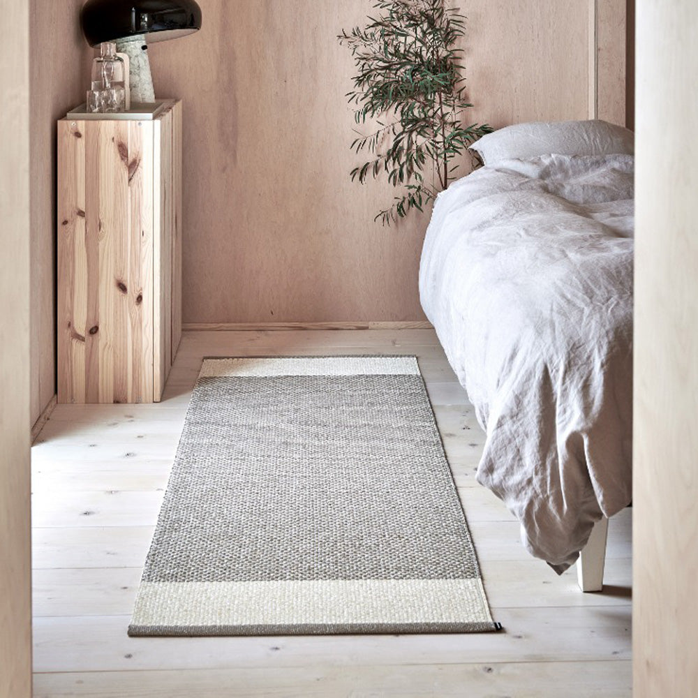 Edit Mud & Vanilla with Linen Metalic Rug by Pappelina, showing edit mud & vanilla with linen metalic rug in live shot.