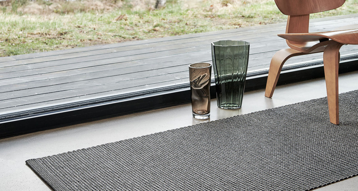 EMM Black/Linen Met. by Pappelina, showing emm black/linen met. in live shot.