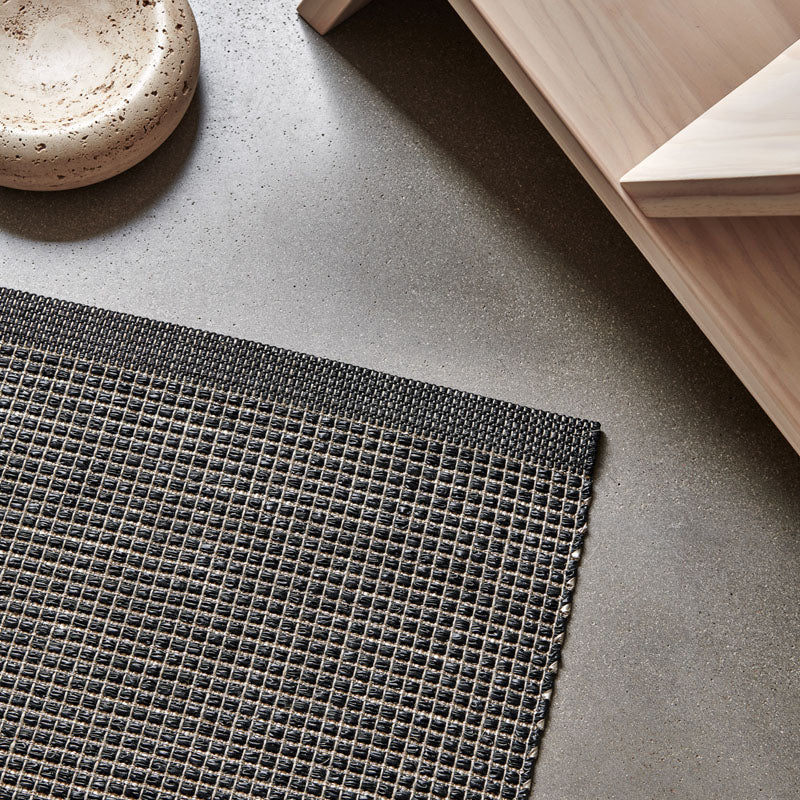 EMM Black/Linen Met. by Pappelina, showing emm black/linen met. in live shot.