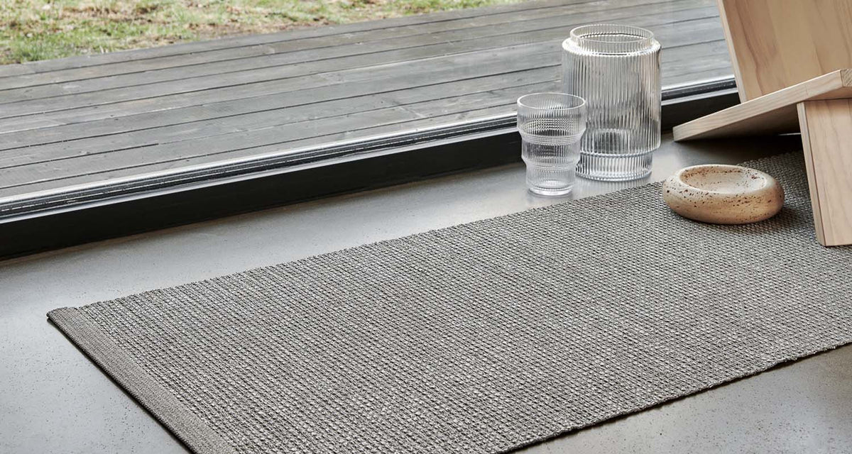 EMM Linen/Linen Met. by Pappelina, showing emm linen/linen met. in live shot.