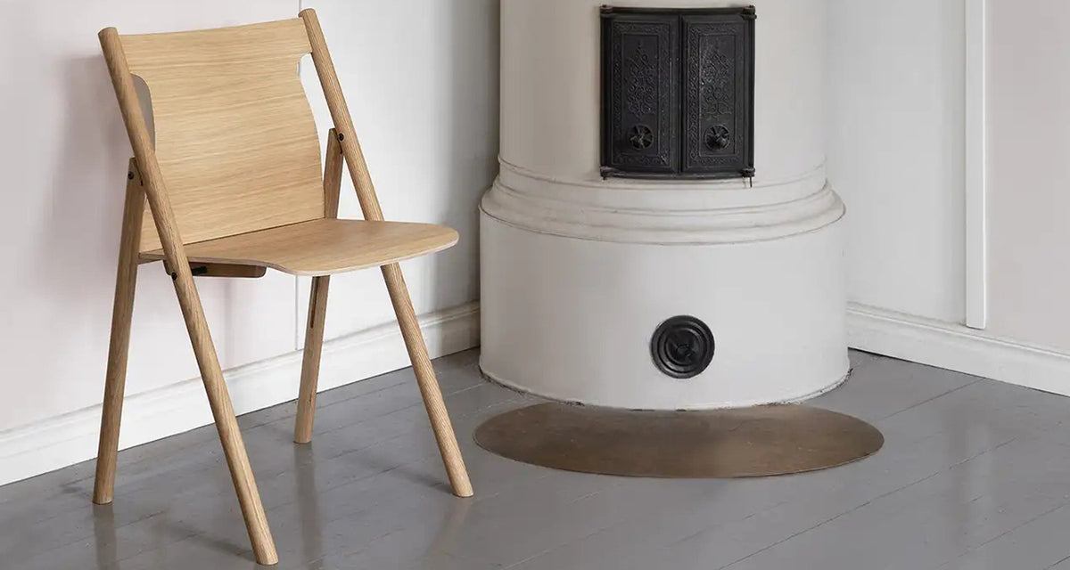 Faneeri Folding Chair by Nikari, showing faneeri folding chair in live shot.