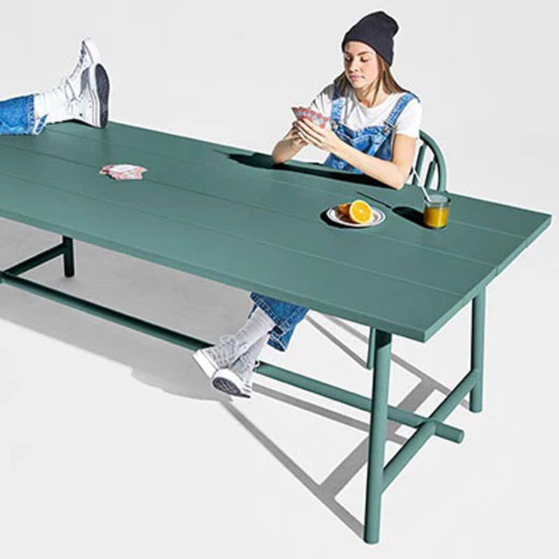 Fred's Table by Fatboy, showing fred's table in live shot.