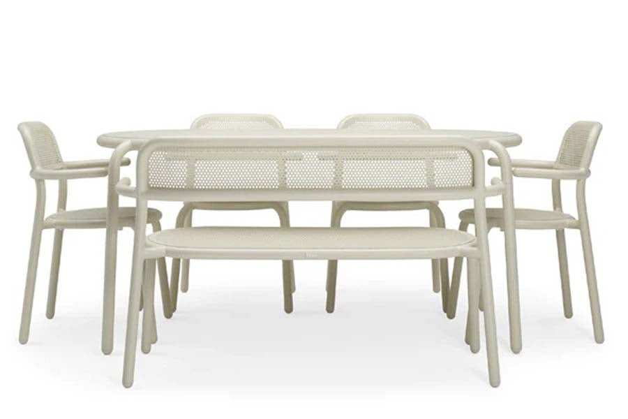 Toni Bankski Bench by Fatboy, showing toni bankski bench with table.