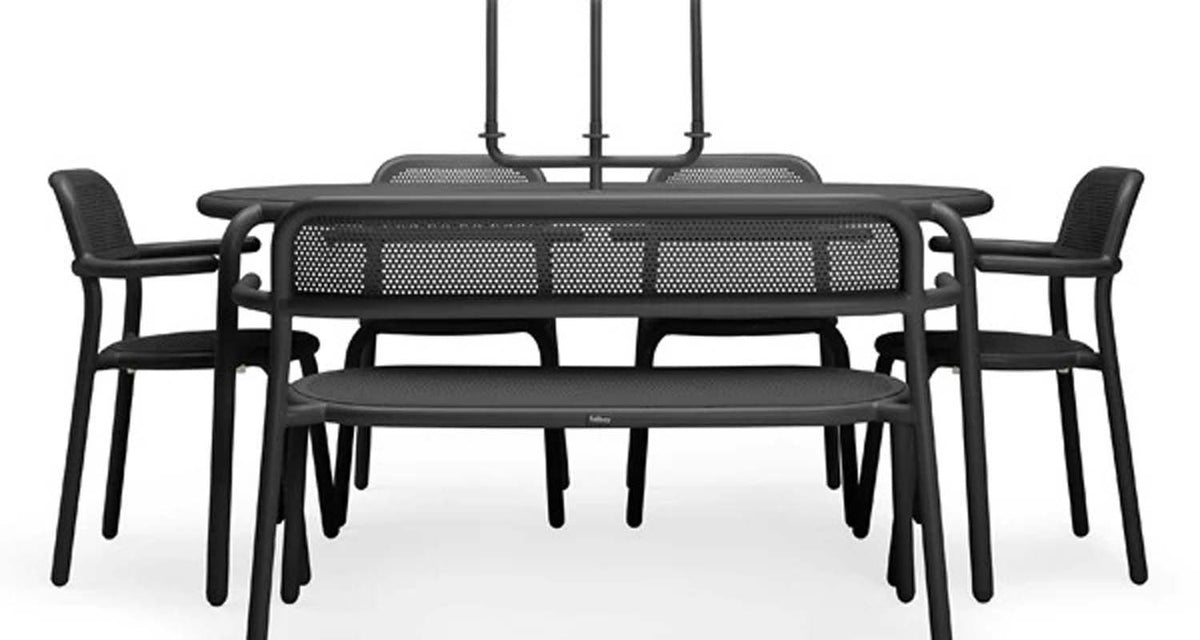 Toni Bankski Bench by Fatboy, showing toni bankski bench with table.