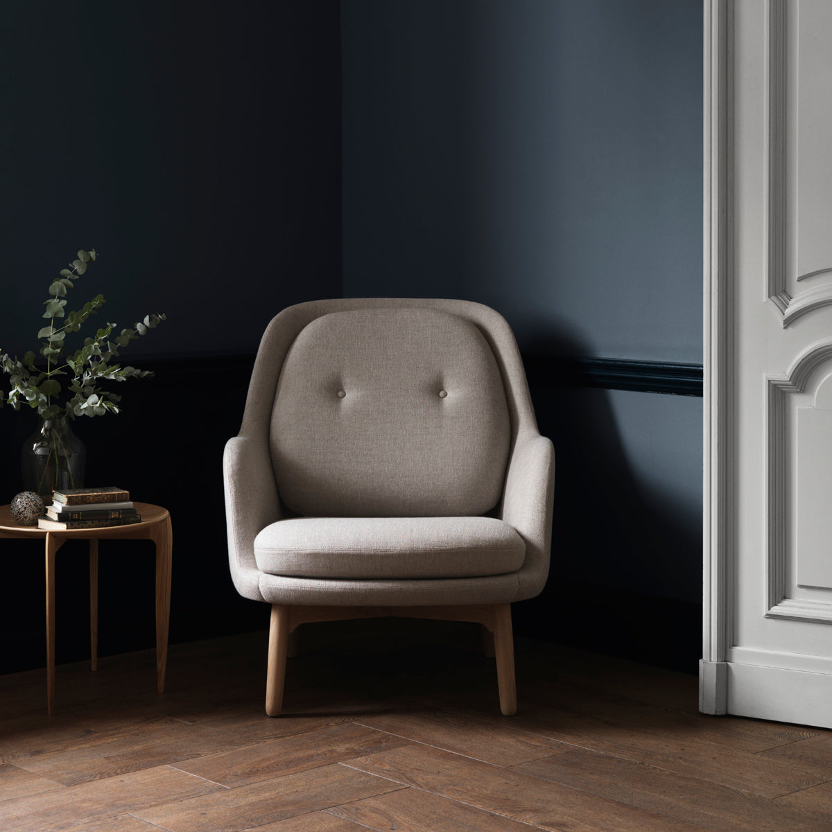 Fri Lounge Chair by Fritz Hansen, showing fri lounge chair in live shot.