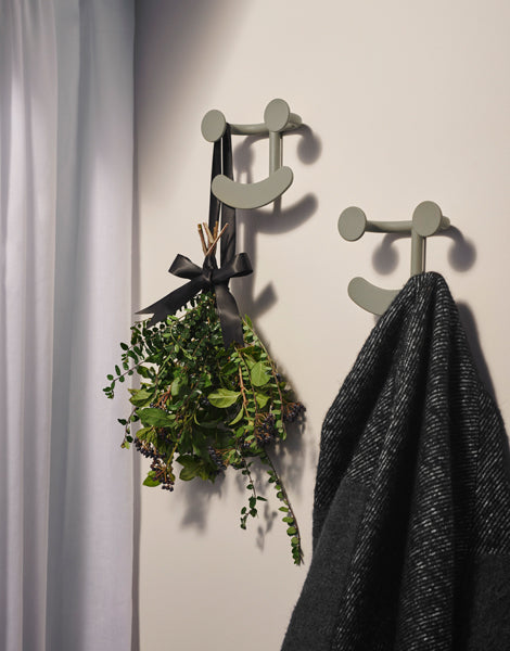 Happy Hook by Fritz Hansen, showing happy hooks in live shot.