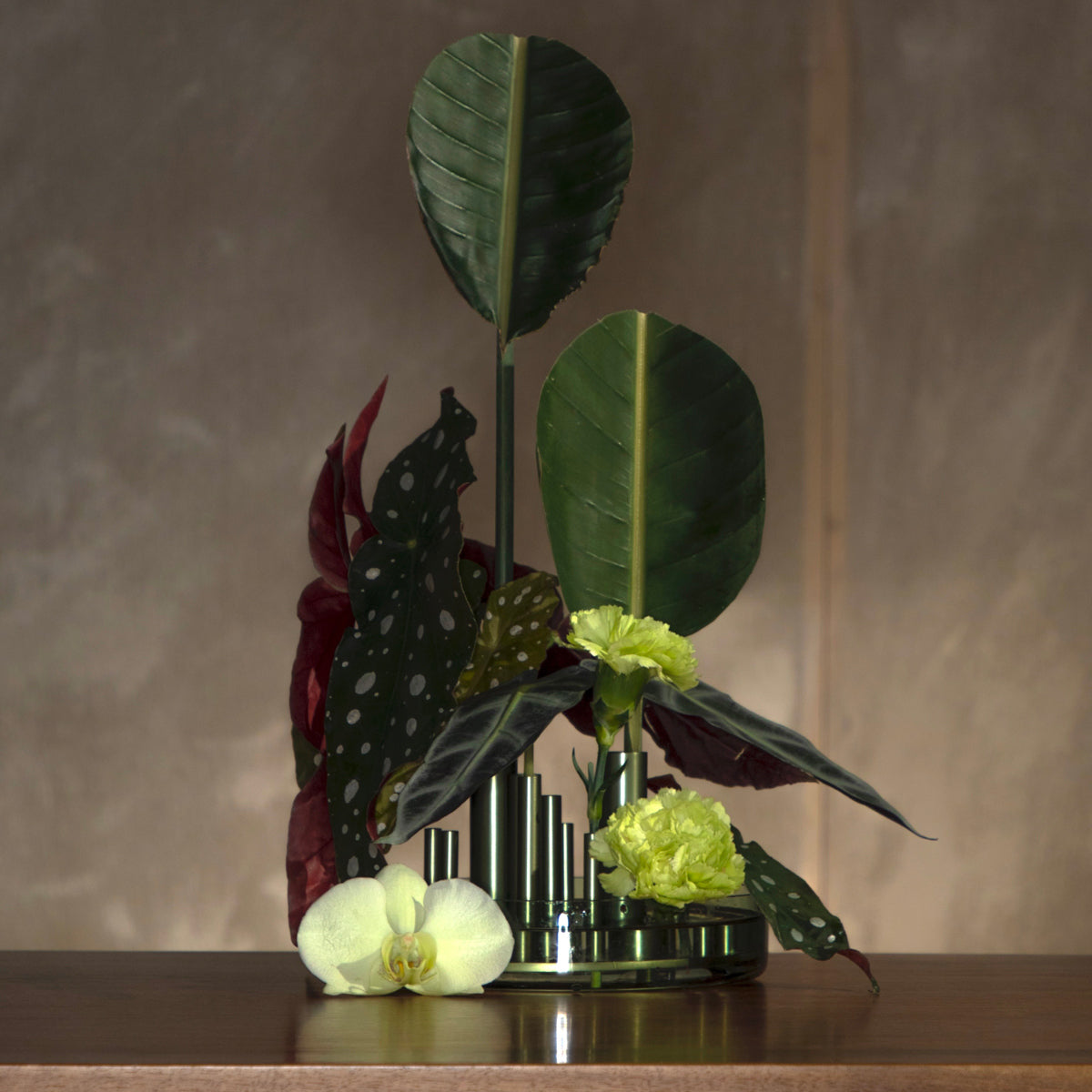 Ikeru Vase by Fritz Hansen, showing ikeru vase in live shot.