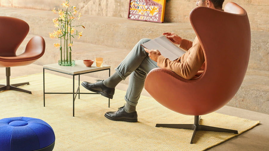 Ikeru Vase by Fritz Hansen, showing ikeru vase in live shot.