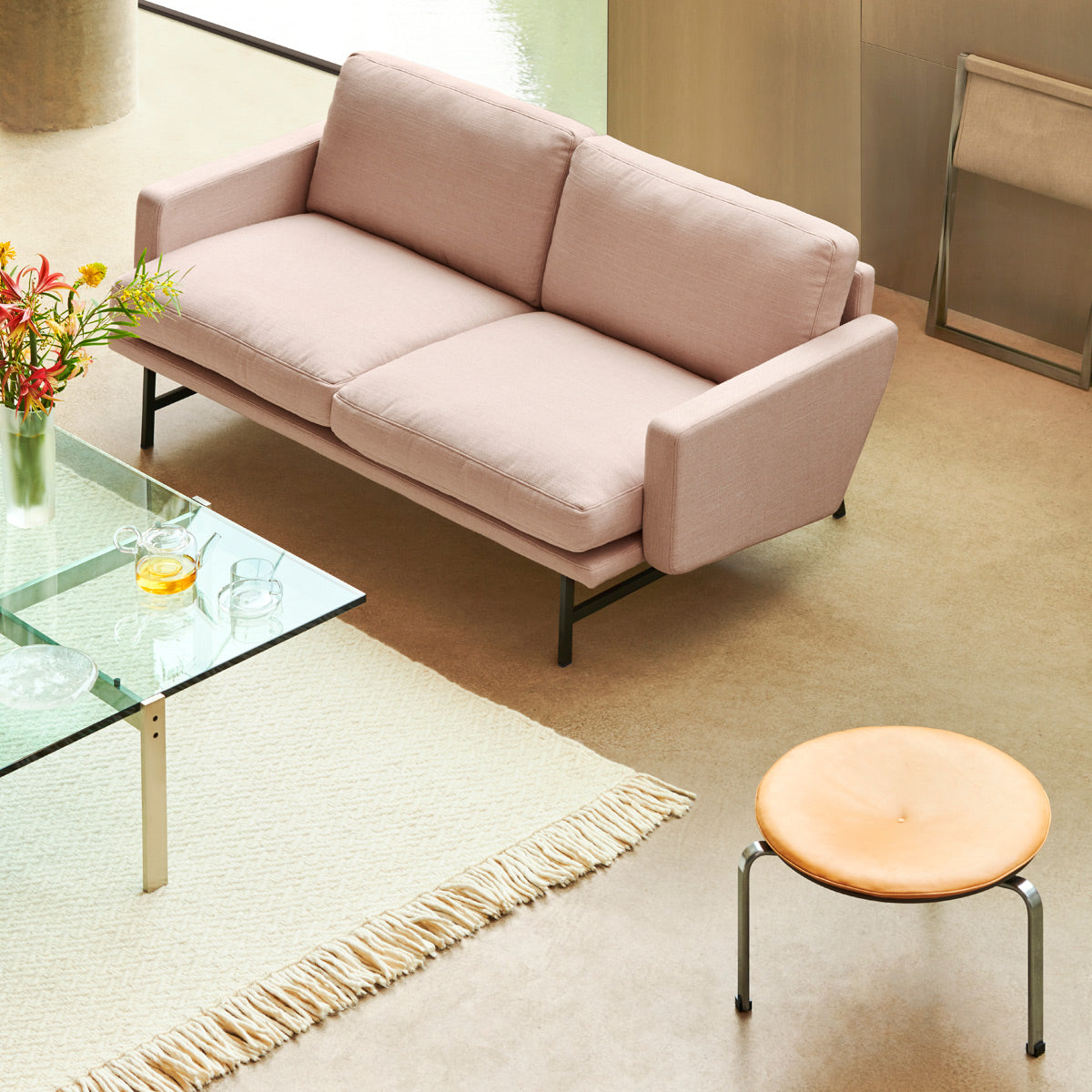 Lissoni Sofa by Fritz Hansen, showing lissoni sofa in live shot.