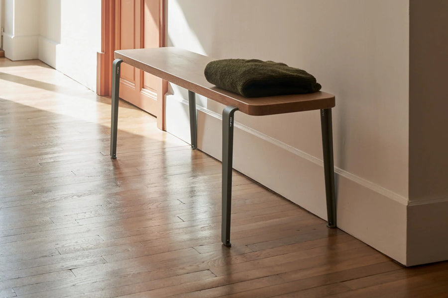Lou Bench by TipToe, showing lou bench in live shot.