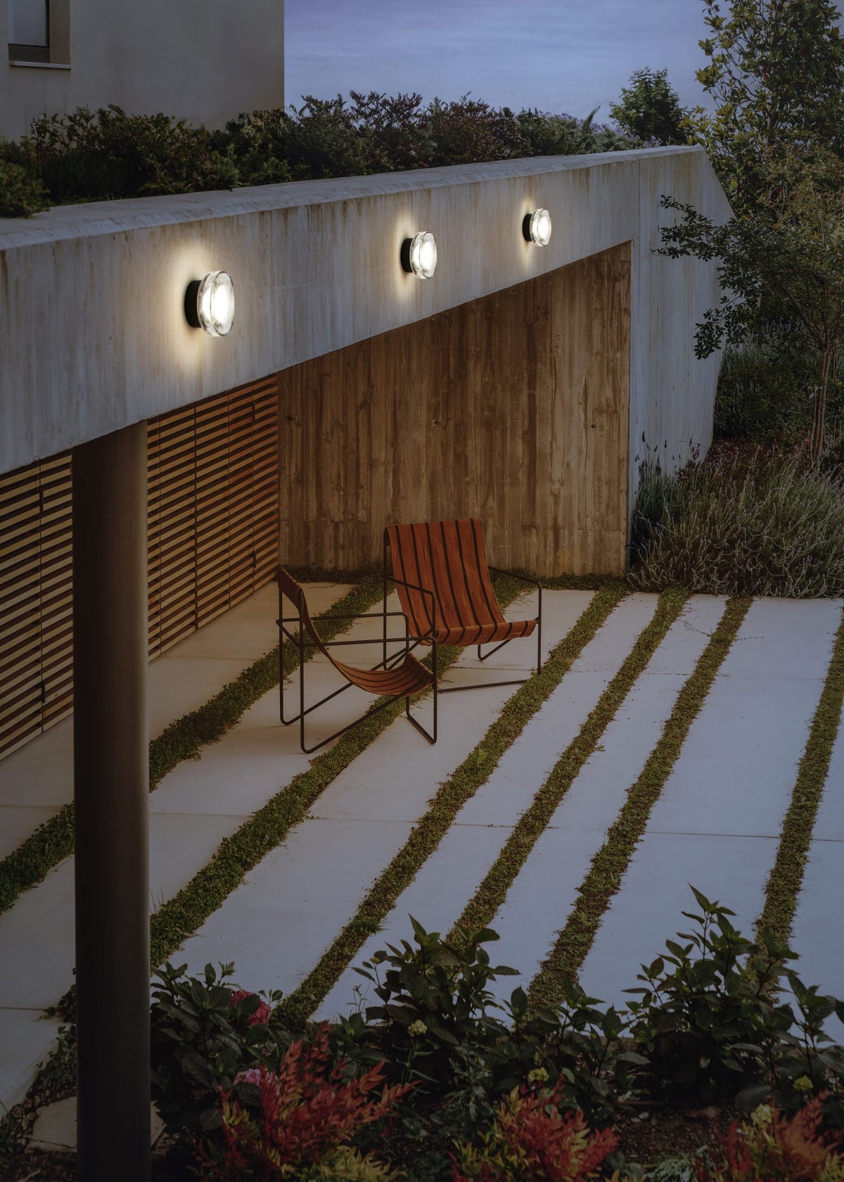 Roc Plus IP65 Wall/Ceiling Light by Marset, live shoot of the lamp.