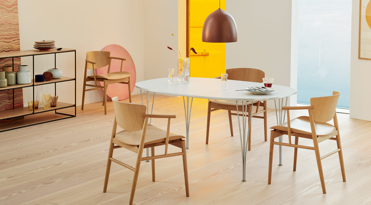Moon Eye Vase by Fritz Hansen, showing moon eye vase in live shot.