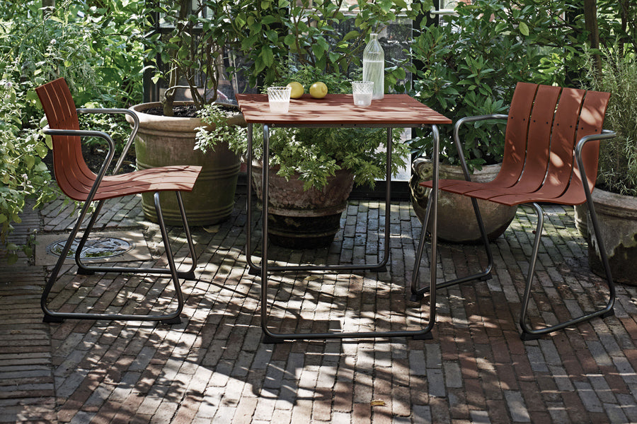 Ocean Table by Mater, showing ocean table with chairs in live shot.